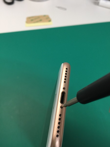 下ネジの取り付け
