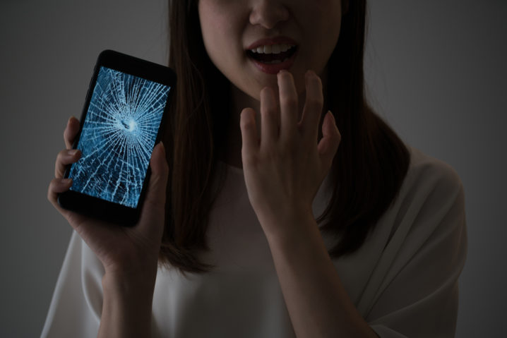 iPhone7の画面割れはみんなどうしている?