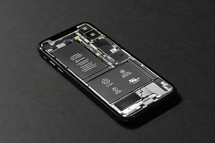 iPhoneバッテリー交換の費用は？正規・非正規店比較