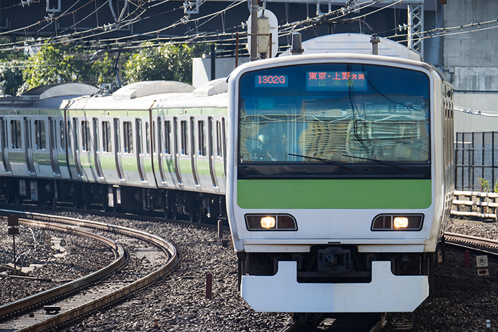電車内でiPhone・モバイルバッテリーが発火!? 実際に起きた事故と防止策を徹底解説