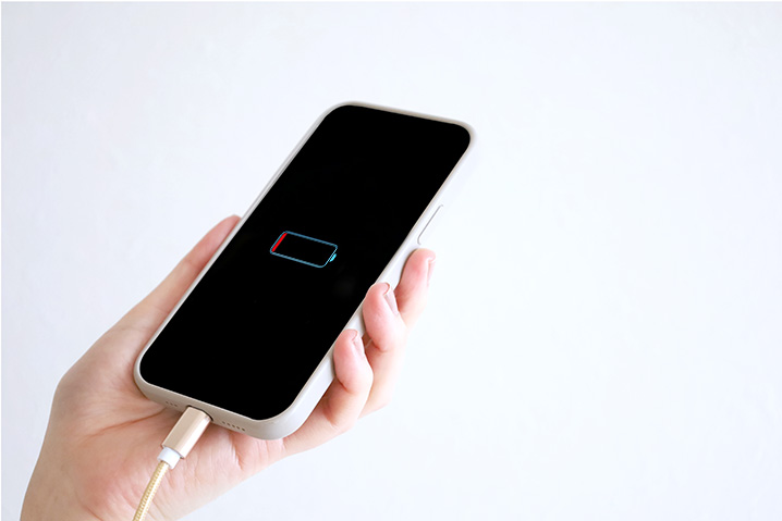 iPhoneのバッテリーが突然0％に！原因と緊急対処法