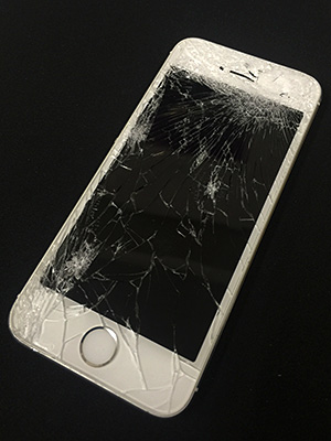 画面が割れたiPhone